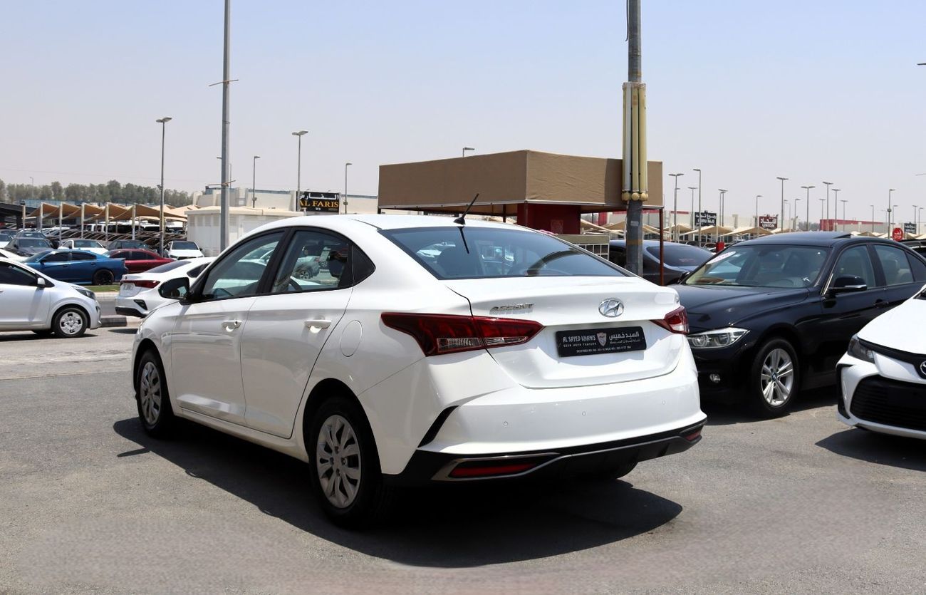 هيونداي أكسنت GL خالية من الحوادث - خليجي - صبغة وكالة - مكينة 1600 سي سي - بحالة الوكالة من الداخل والخارج