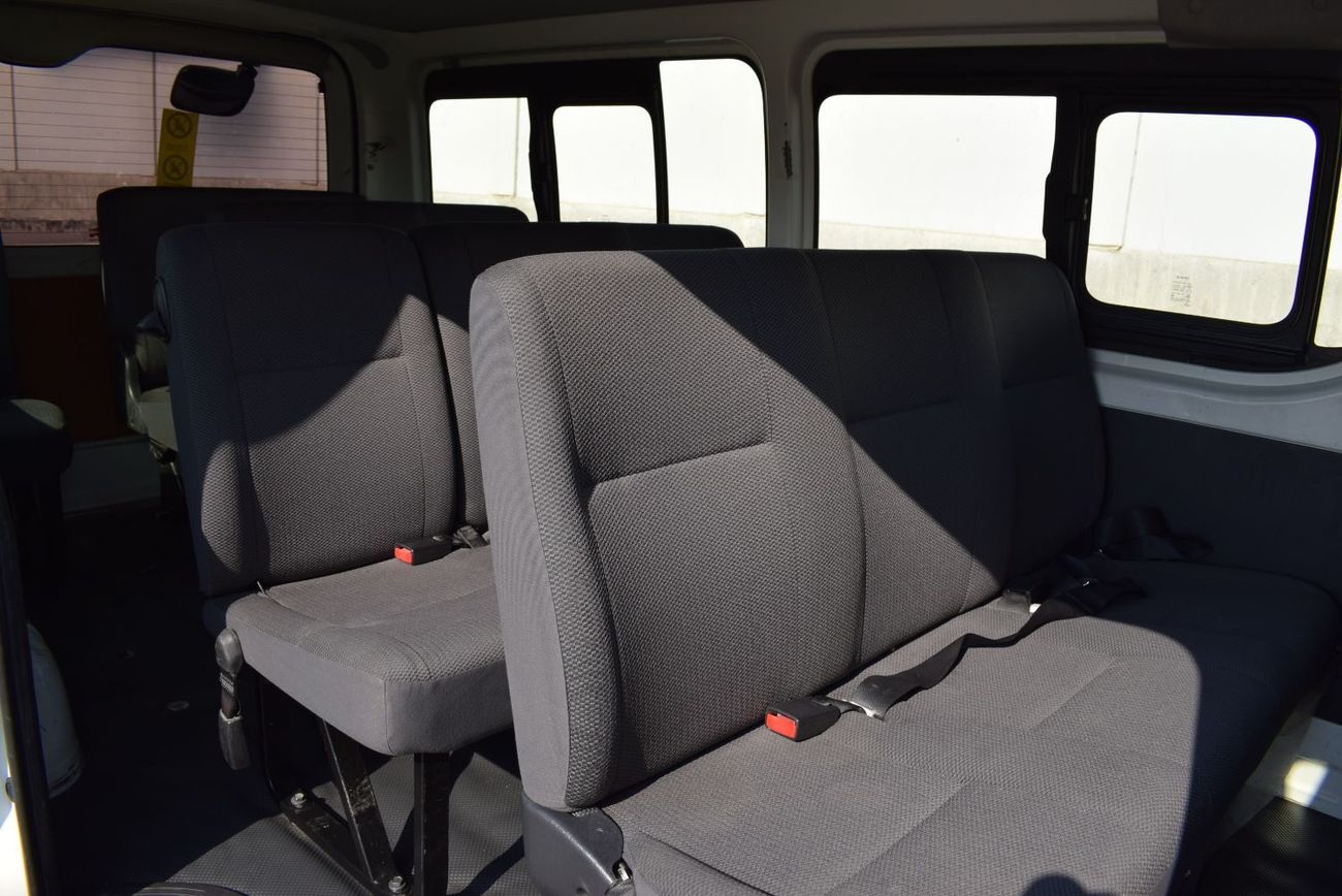 تويوتا هاياس Toyota Hiace Bus 13 seater, model:2015.