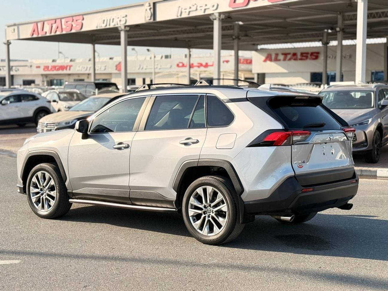 تويوتا راف ٤ XLE premium 2.5L Full option