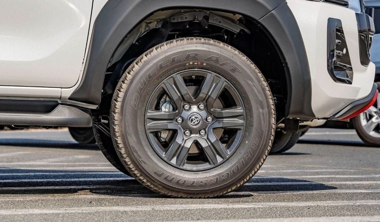 Toyota Hilux 2025 Toyota Hilux TRD SR5 4.0L petrol AT - GCC (Export price)