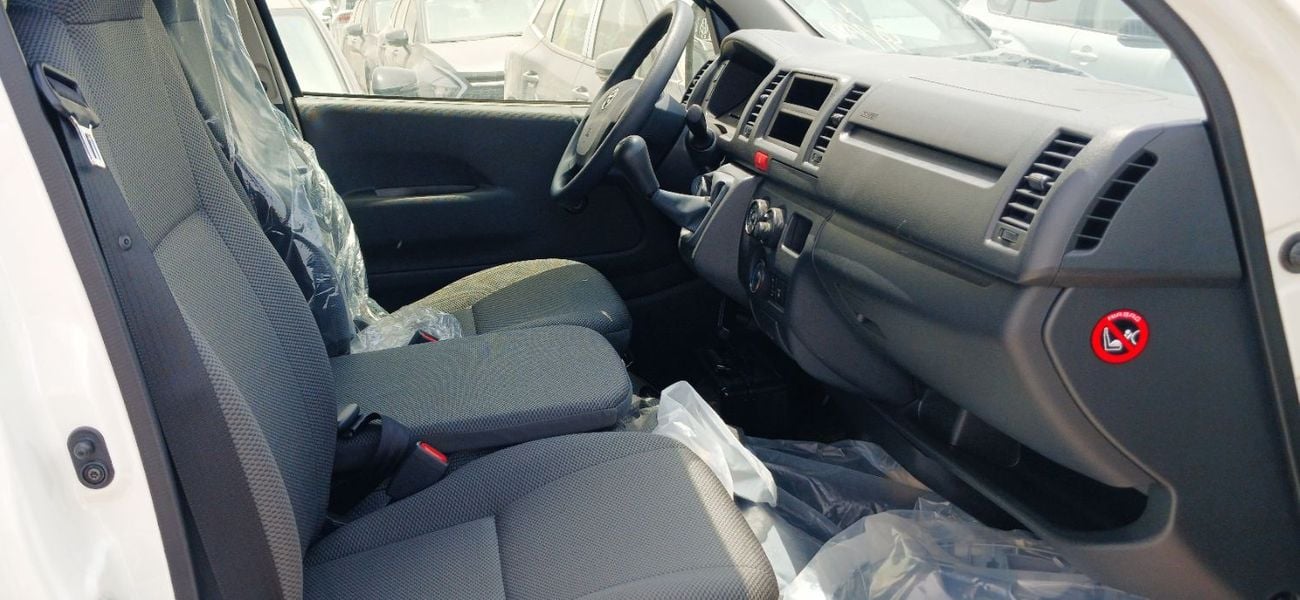 تويوتا هاياس 2.5L Diesel Manual Passenger 2026YM