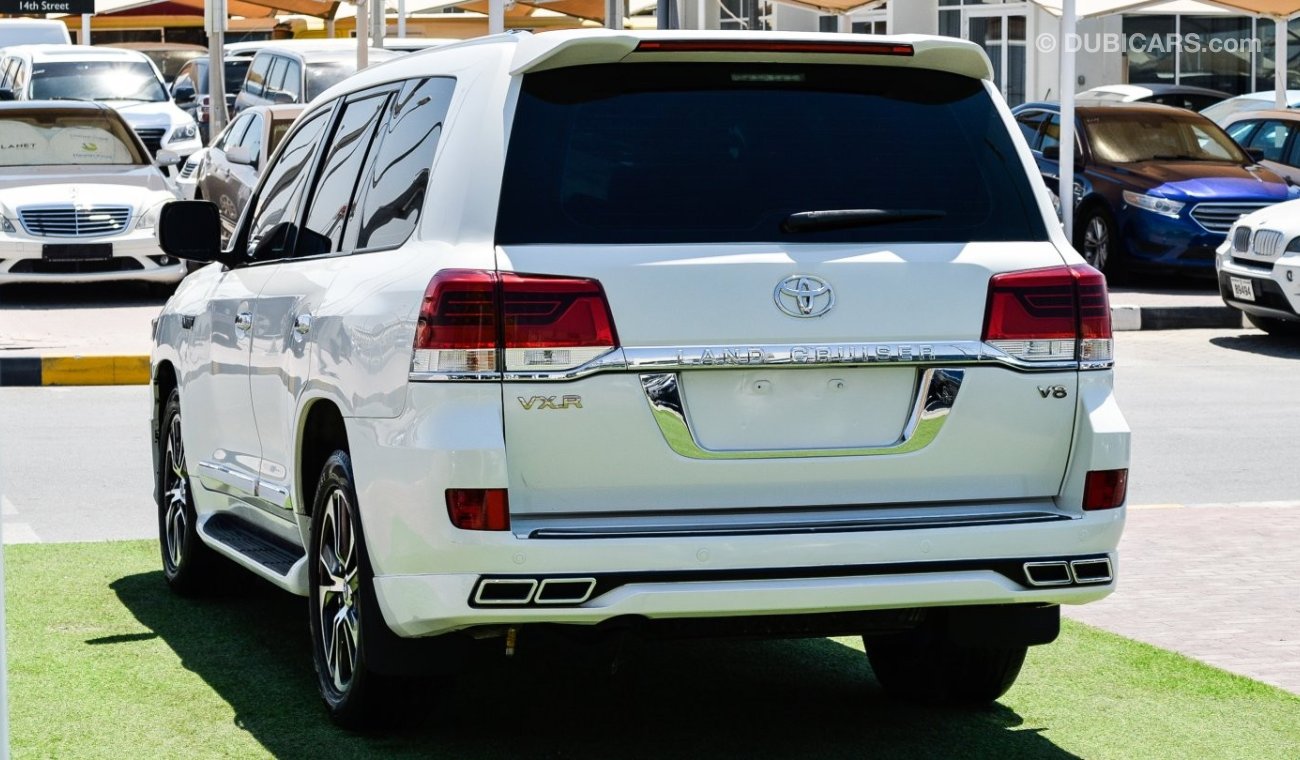 Toyota Land Cruiser VXR V8 Face lift 2020