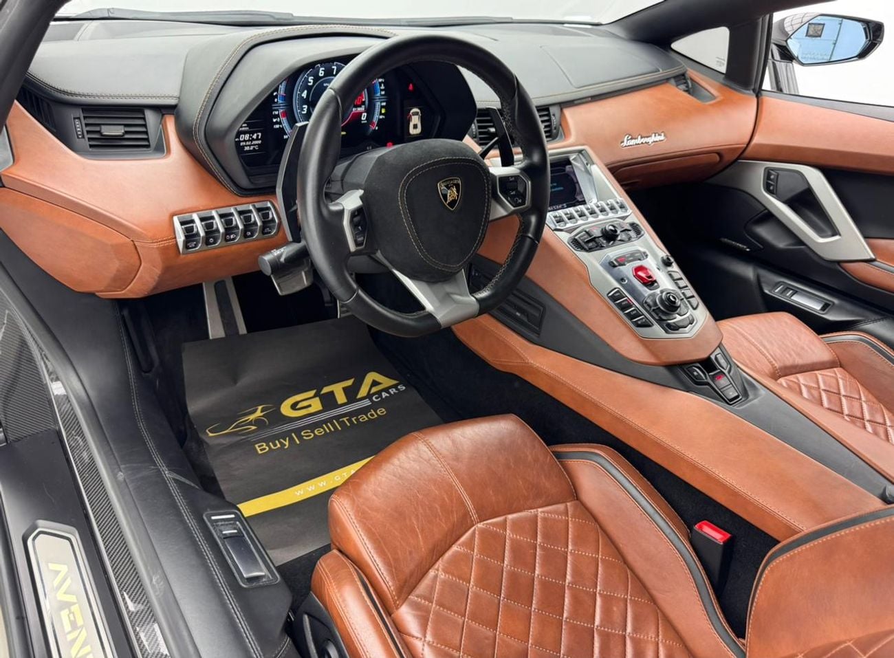 Lamborghini Aventador 2017 Lamborghini Aventador S Roadster, Lamborghini Service History, Excellent Condition, GCC
