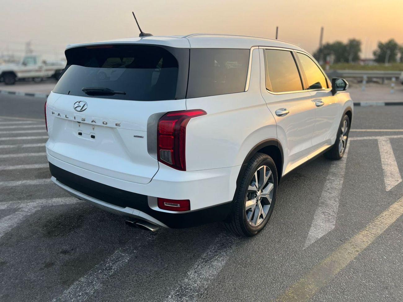Hyundai Palisade 2021 Hyundai Palisade Sel - 3.8L V6 - Auto Trunk - Leather & Electric Seat - Key Engine Start Option