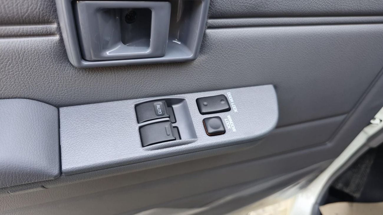 تويوتا لاند كروزر 70 Land Cruiser 78 3 Door 2.8L 2025 AT White Diesel (Export Only)