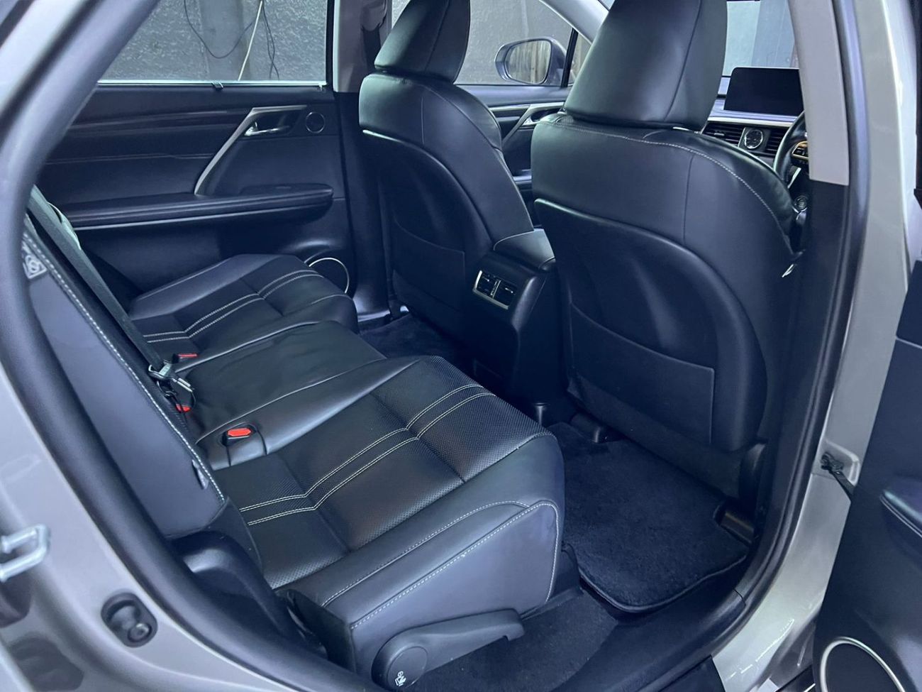 لكزس RX 350 Lexus RX350L F Sport 3.5L - Automatic . Petrol . 5 Seats . 5 Doors