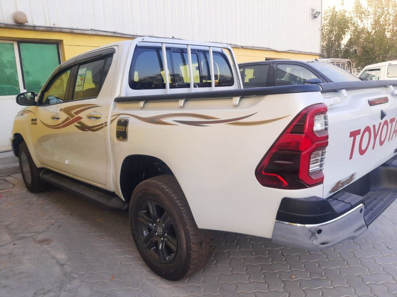 Toyota Hilux TOYOTA HILUX DC 2.4L DIESEL AT