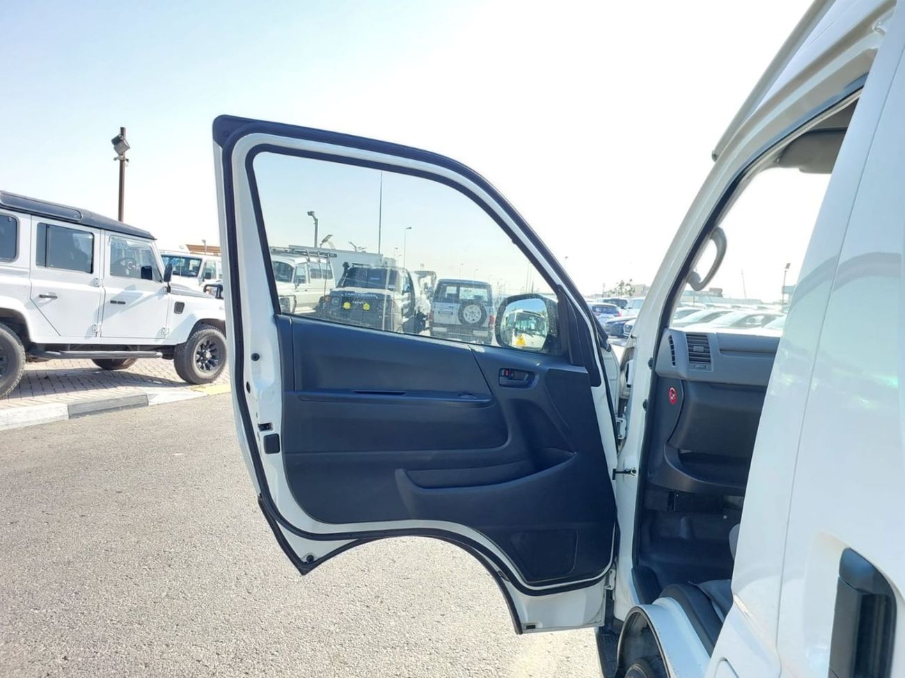 Toyota Hiace TOYOTA HIACE COMMUTER VAN RHD 2012 MODEL 3.0 L DIESEL AUTOMATIC(PM13847)