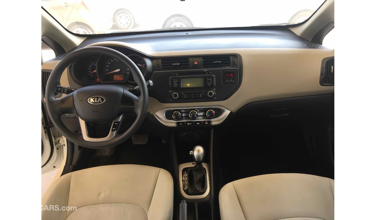 Kia Rio سياره نظيفه جدا بدون اى حوادث صبغة وكاله لاتحتاج لاى مصاريف نهائيا