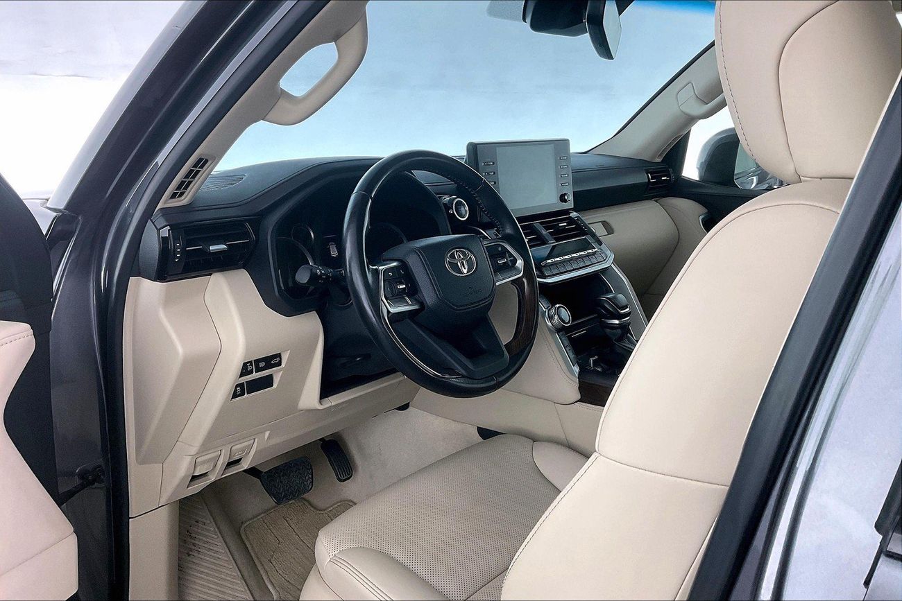 Toyota Land Cruiser GXR | National Day Celebration | Guaranteed Warranty | 0 Down Payment