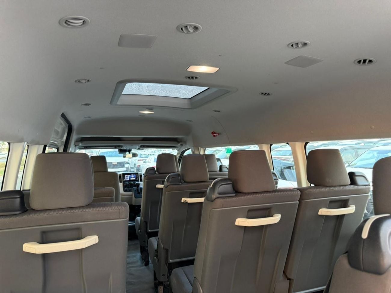 تويوتا هاياس DLS - STD ROOF High Roof Commuter 2.8L A/T