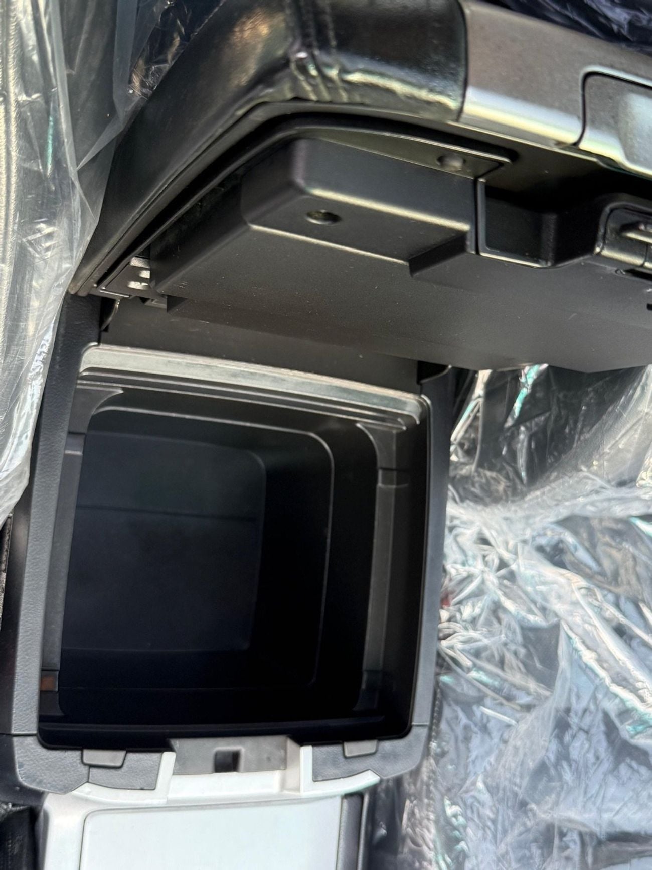 Toyota Land Cruiser 200 Series VX update to Sahara shape