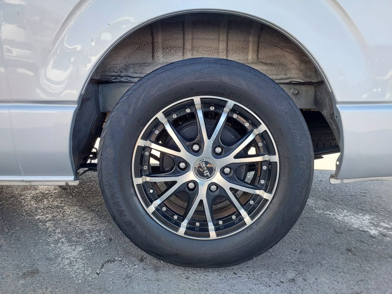 Toyota Hiace TOYOTA HIACE VAN RHD 2011 MODEL 3.0 L DIESEL AUTOMATIC(PM010795)