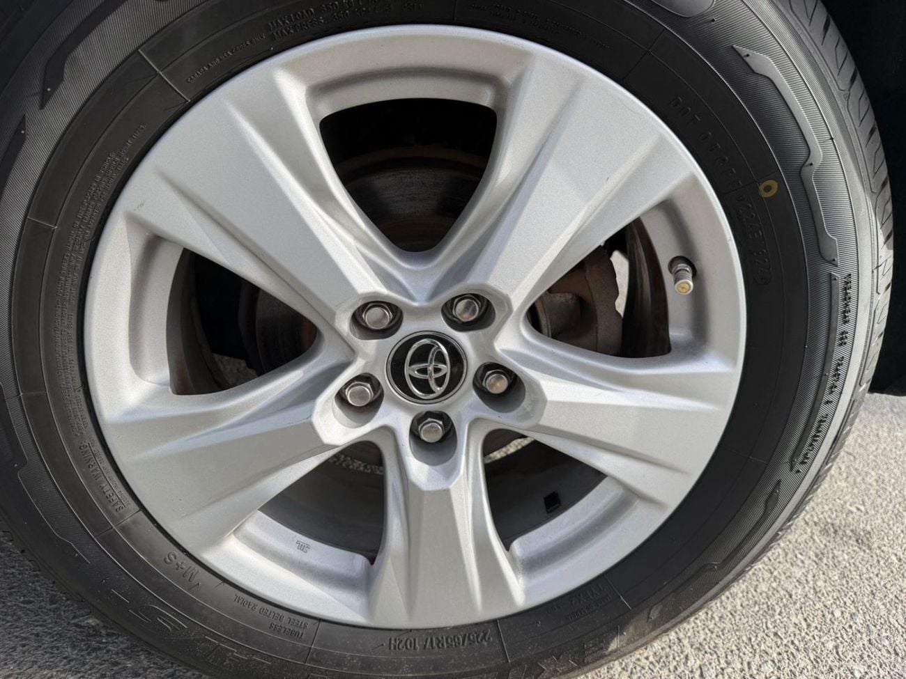 Toyota RAV4 2019 TOYOTA RAV4 XLE Full Option