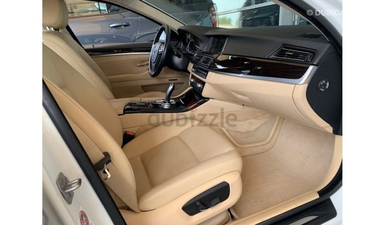 BMW 520i AED 1600/MONTHLY | 2015 BMW 5 SERIES 520I EXCLUSIVE | GCC