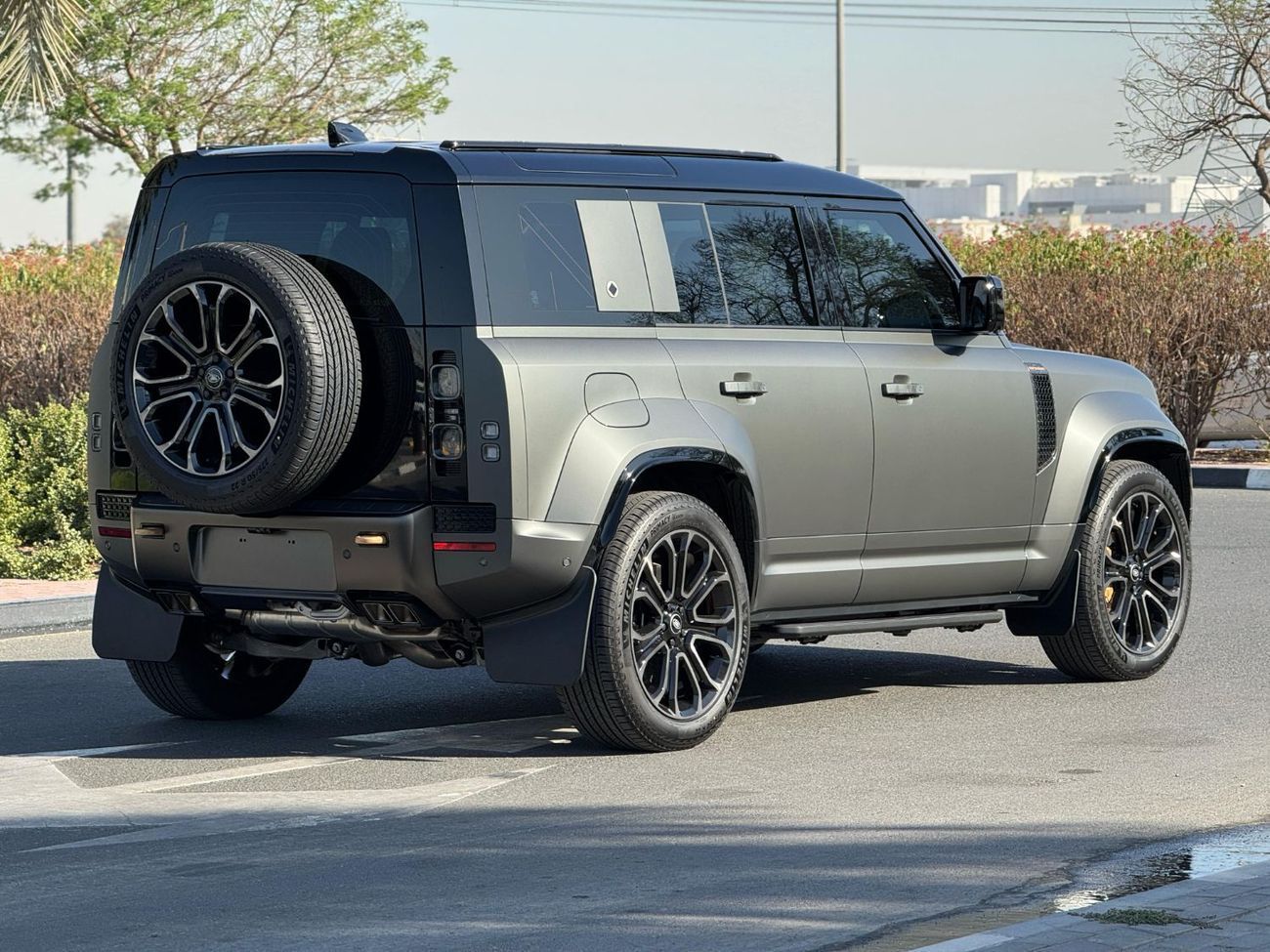 Land Rover Defender GCC SPEC BRAND NEW OCTA