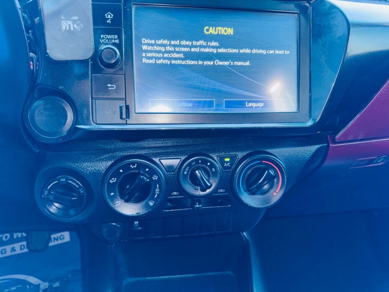 تويوتا هيلوكس GLX 2.7L Double Cab Utility M/T