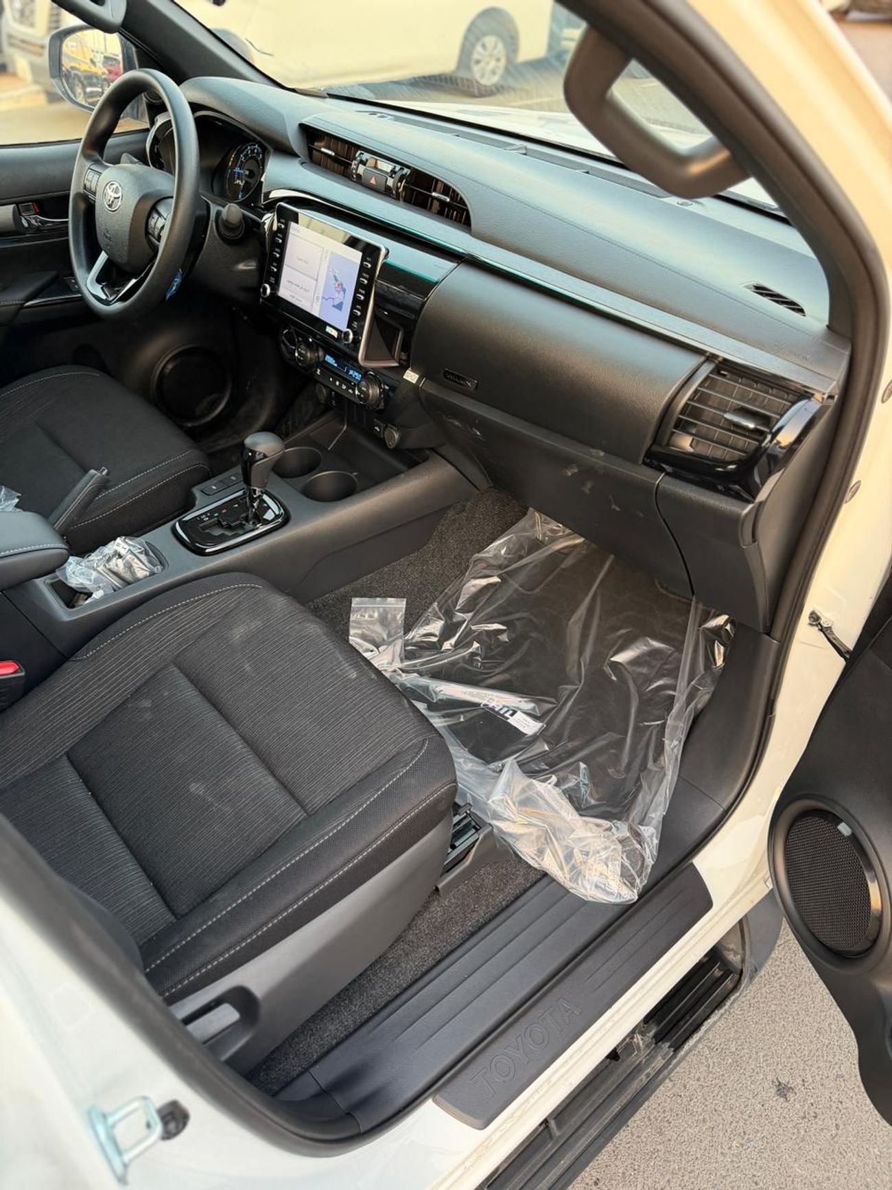 Toyota Hilux DC 4.0L PETROL ADVENTURE AUTOMATIC TRANSMISSION ( FOR RE EXPORT ONLY )