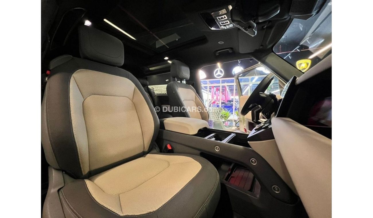 Land Rover Defender Defender 90 X-Dynamic P300 /V4 / 2023 /3 Year warranty and service contract