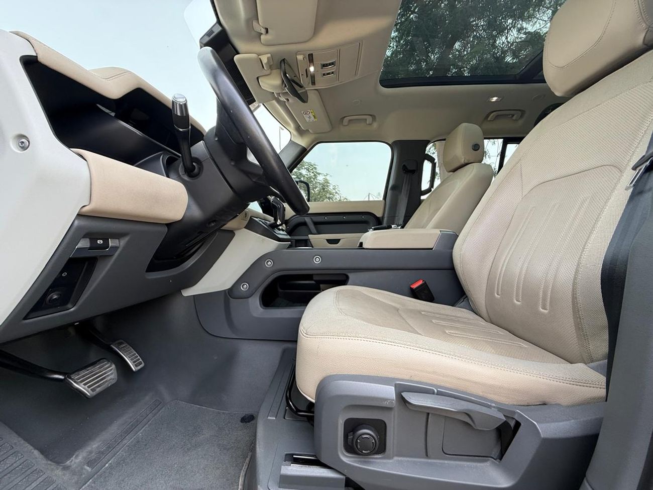 Land Rover Defender P300 110 S 2.0L (5 Seater) RAMADAN OFFER LAND ROVER DEFENDER 110S P300 2021 GCC URBAN BODY KIT FULL