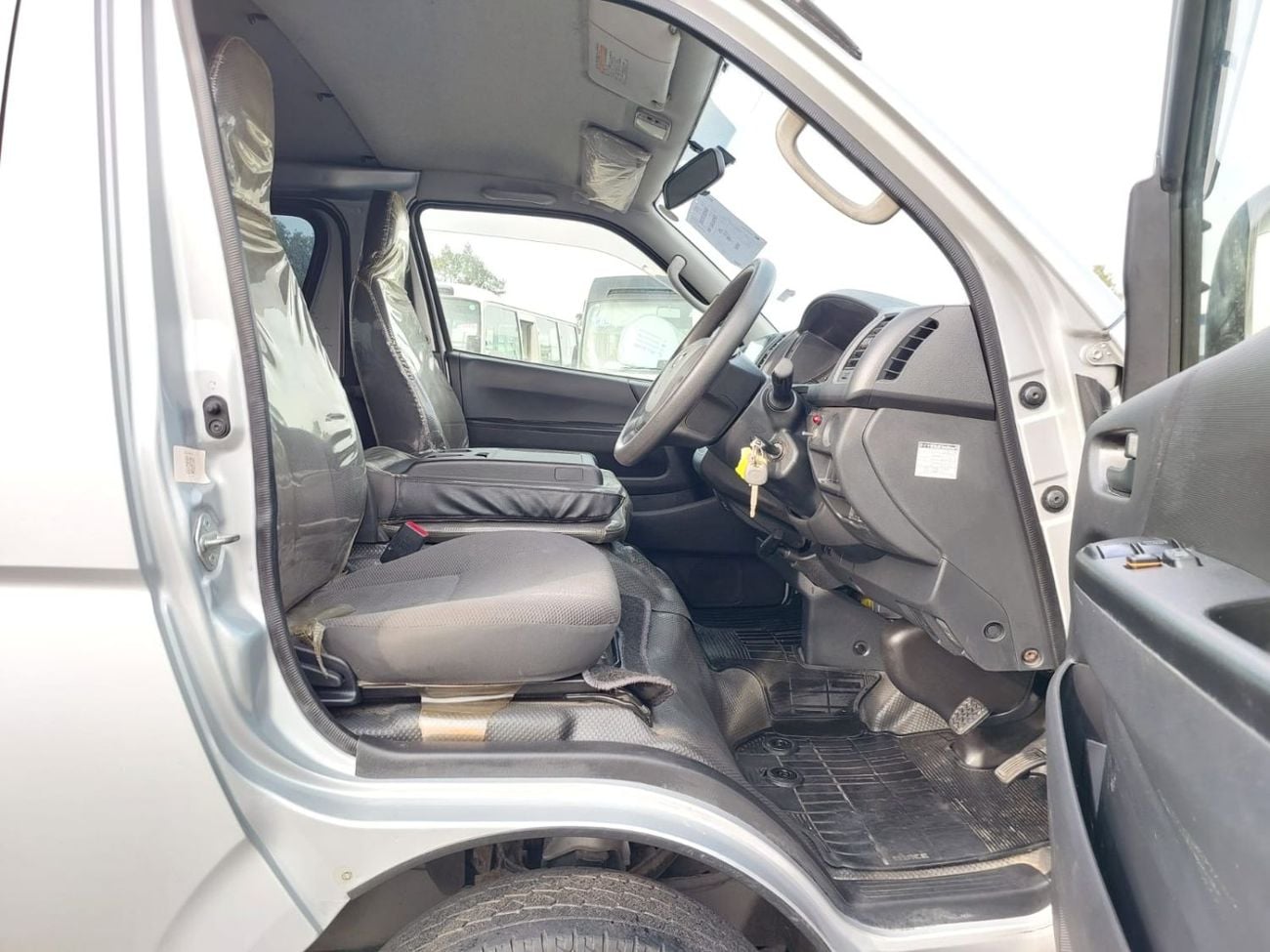 Toyota Hiace (RAMADAN OFFER) TOYOTA HIACE VAN RHD 2014 MODEL 3.0 L DIESEL AUTOMATIC(PM14281)