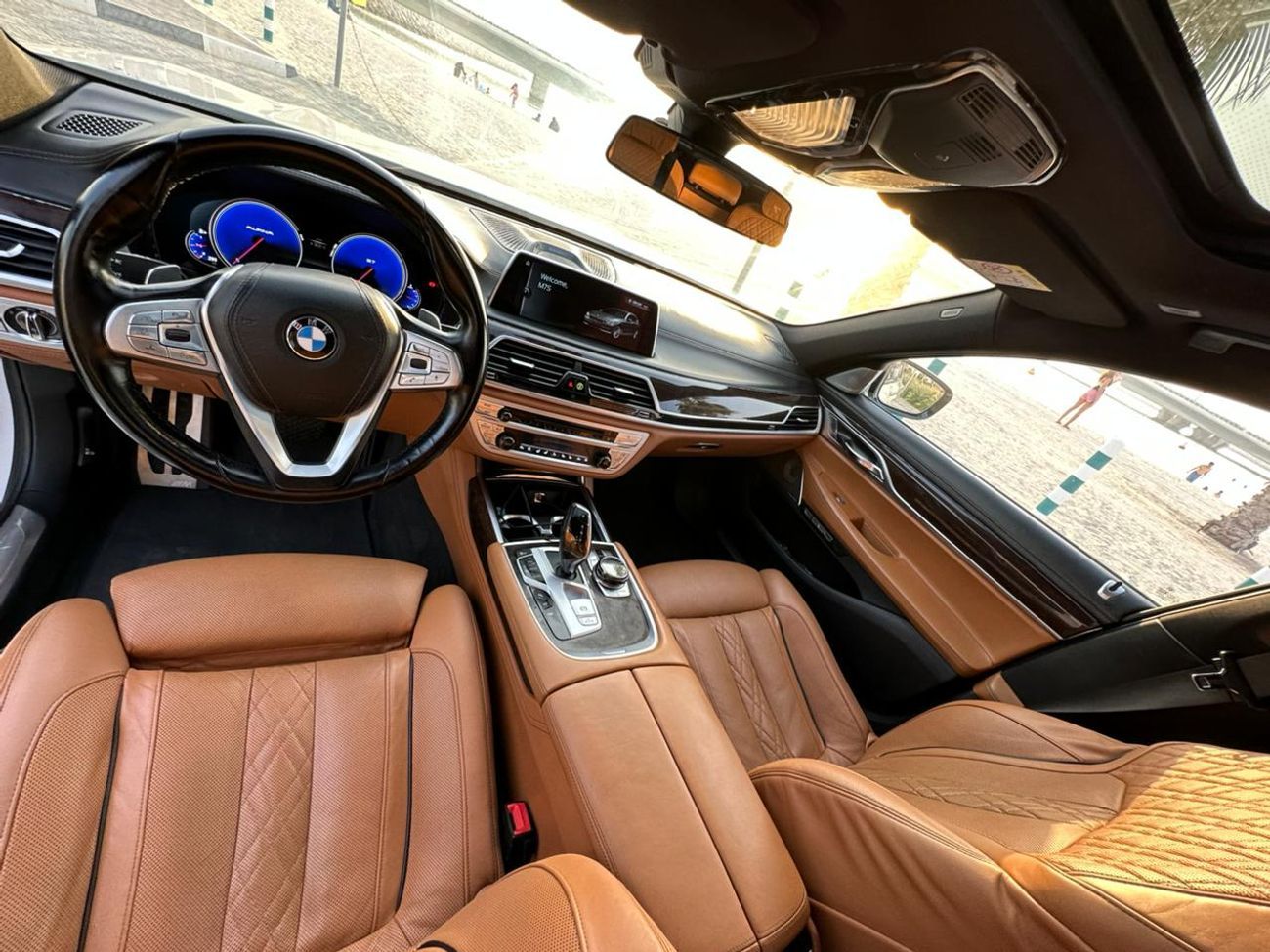 بي أم دبليو 750Li Luxury 4.4L (523 HP)