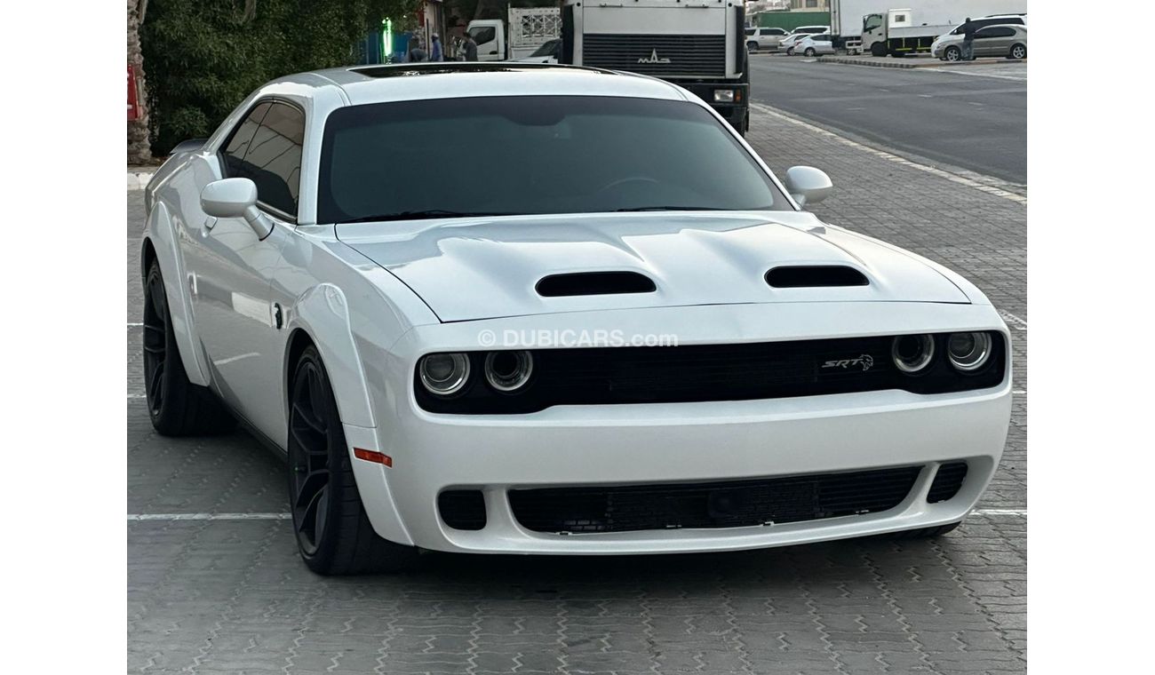 دودج تشالينجر SRT هيلكات عريضجسم