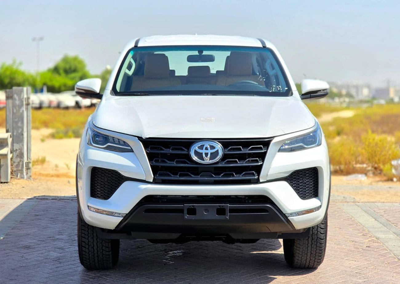 Toyota Fortuner TOYOTA FORTUNER PETROL 2.7 - MANUAL A.C - ALLOY WHEELS - 2025 MODEL - WHITE INSIDE BROWN - GCC SPECS