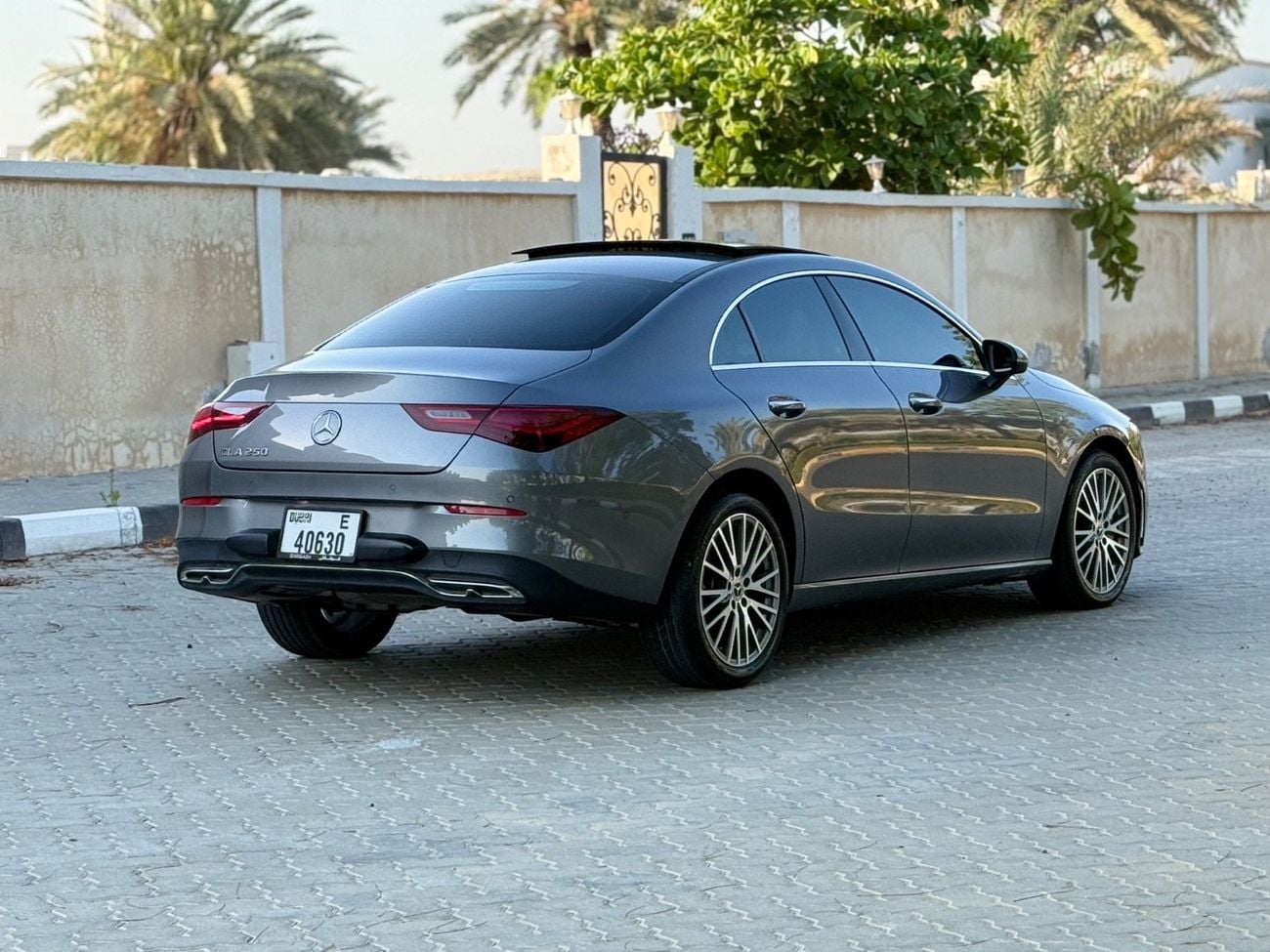 مرسيدس بنز CLA 250 Premium + 2.0L