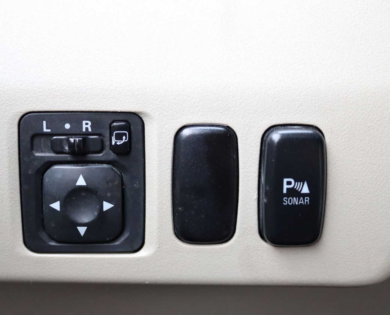 ميتسوبيشي باجيرو GLS 3.5L (186 HP) (7 Seater)