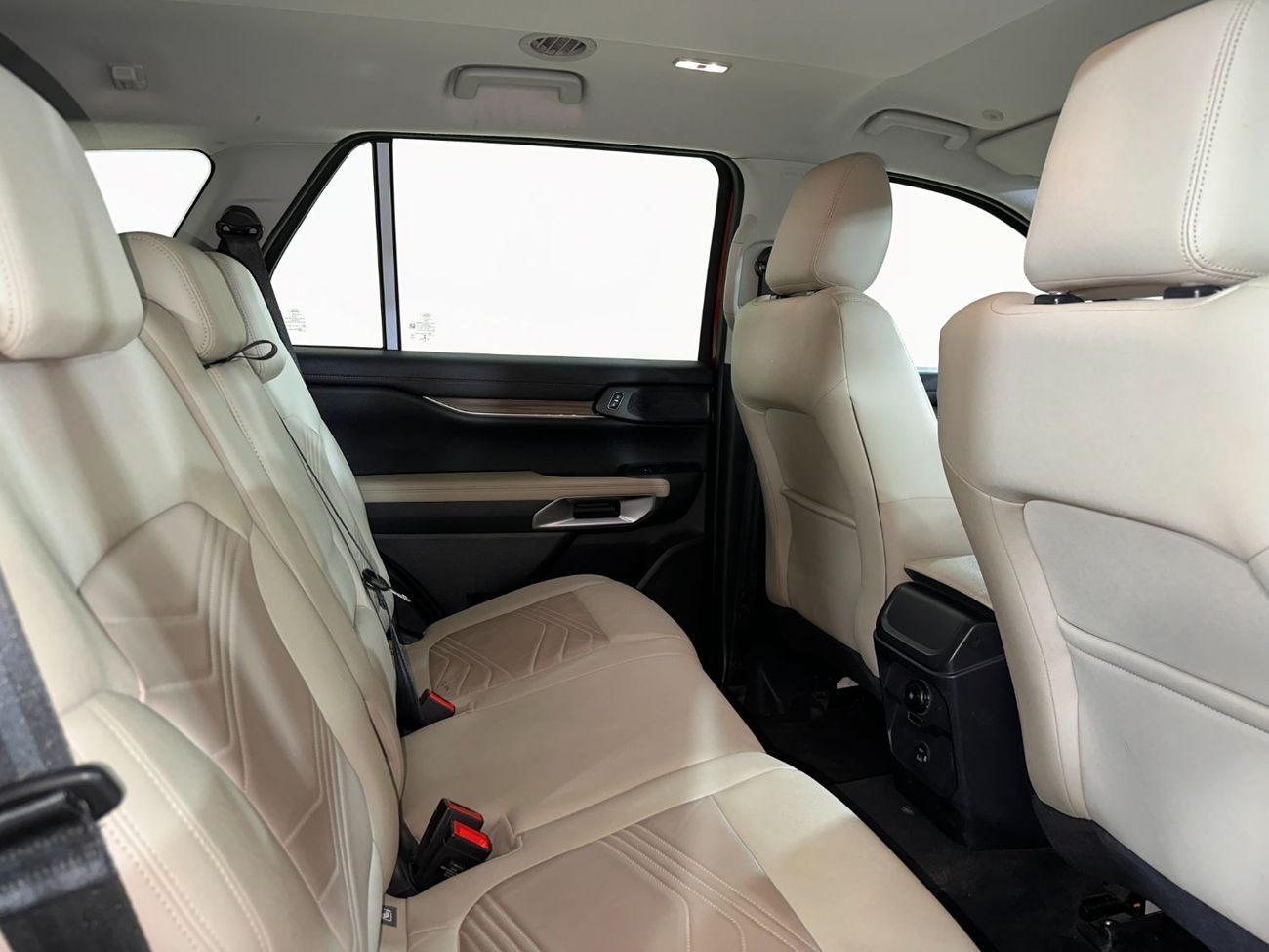 Ford Everest XLT EVR424 /AL TAYER MOTORS AL QOUZ SHOWROOM