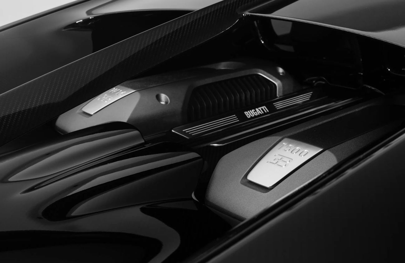 بوغاتي شيرون 8.0L W16 Quad-Turbo Engine