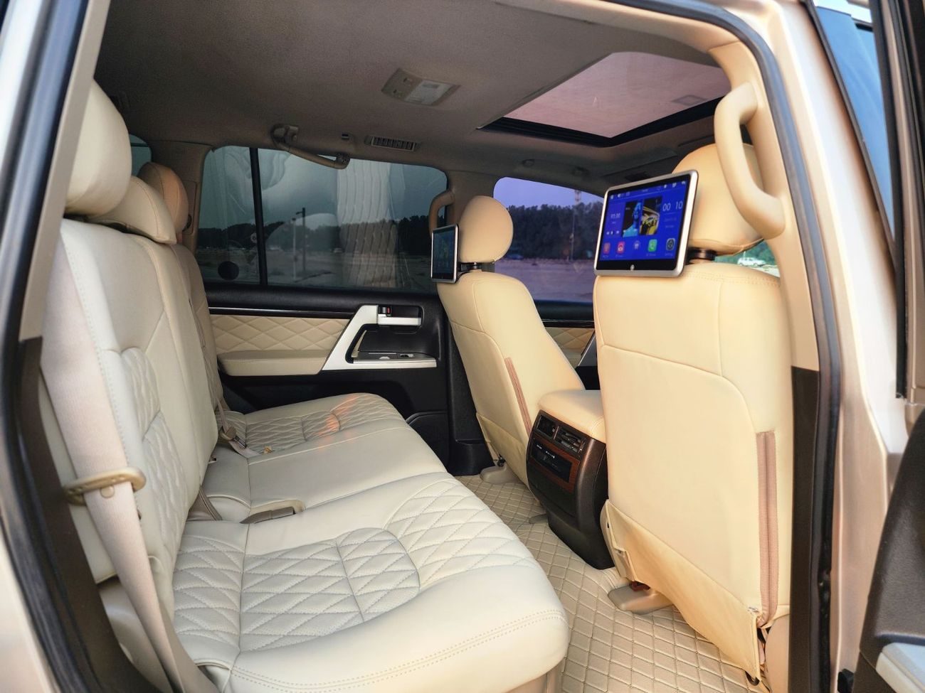 Toyota Land Cruiser GXR V8 MODEL 2010 UPGRADE 2024