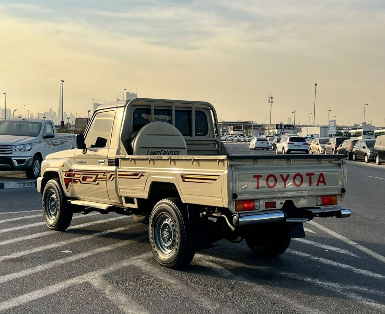تويوتا لاند كروزر بيك آب 2018 Toyota Land Cruiser Pick up - Single Cabin - 4.0L V6 - AWD 4x4 - Patrol Manual - GCC Specs- Ful