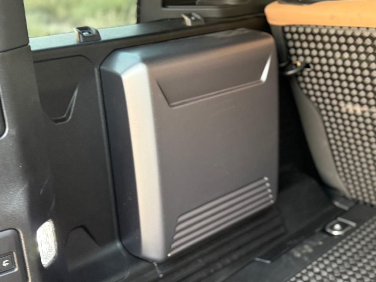 Land Rover Defender P400 110 X-Dynamic HSE 3.0L (5 Seater)