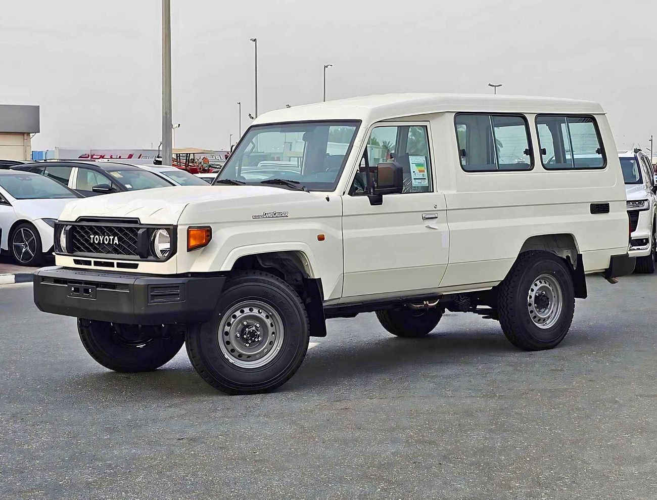 تويوتا لاند كروزر 70 M/T | 4.0L V6 PETROL | 3 DOOR | PWR WINDOWS | FREE WHEEL HUB | 4WD (CODE # 68011)