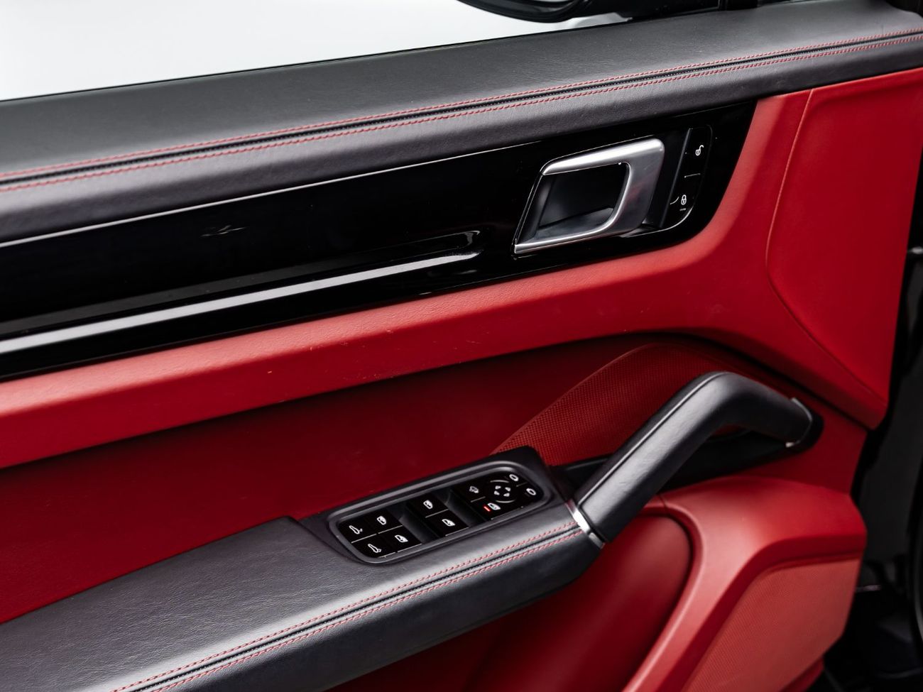 Porsche Cayenne Std 3.0L (340 HP) 2019 Porsche Cayenne SUV, Blackline Warranty, Full Service History, GCC