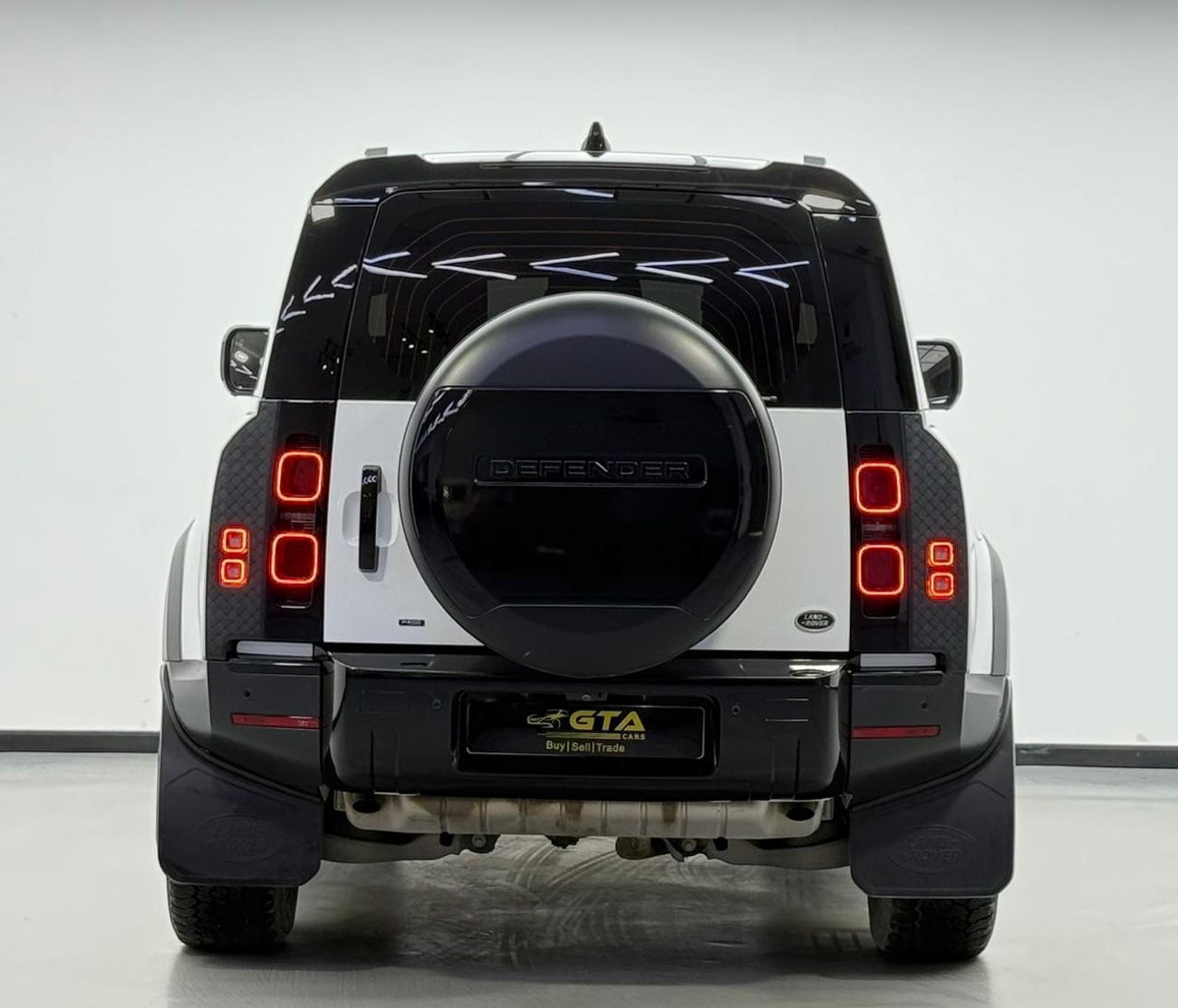 Land Rover Defender P400 90 HSE 3.0L (5 Seater) 2022 Land Rover Defender 90 HSE P400, 2027 LR Warranty, Full LR Service