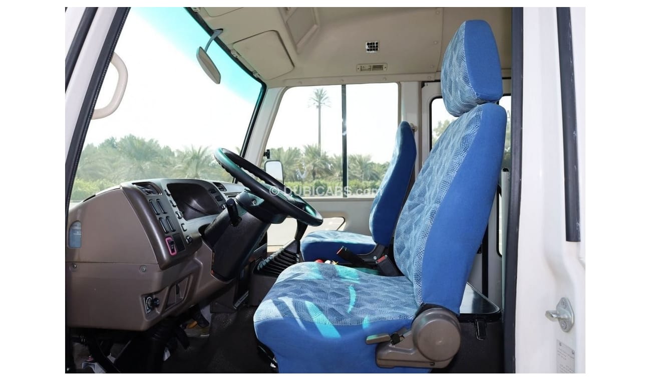 ميتسوبيشي روزا Bus | 26-Seater | Diesel | Excellent Condition | GCC