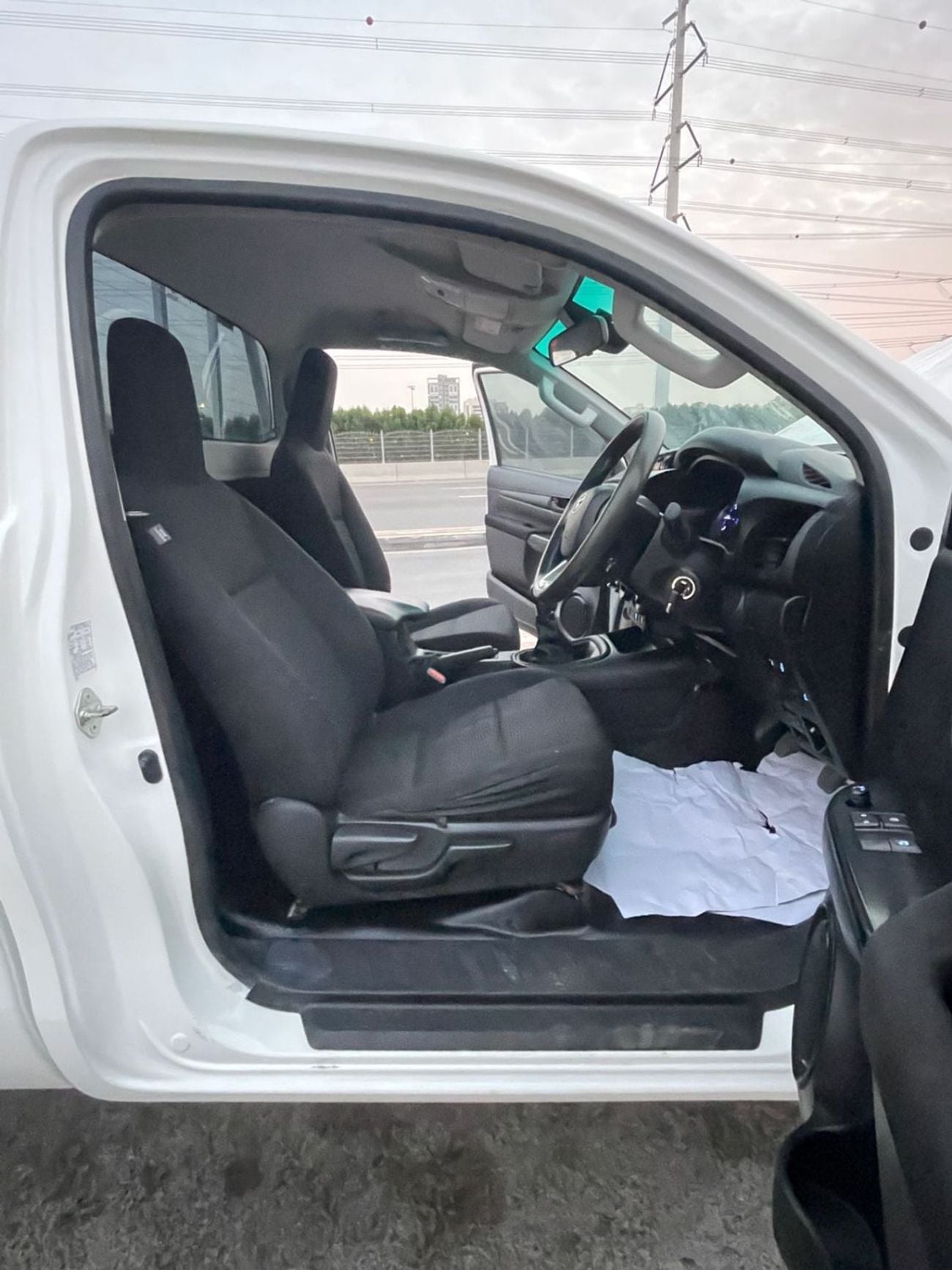Toyota Hilux GLX DIESEL 2.8 LITER ,RIGHT HAND DRIVE ,MANUAL GEAR ,FOR EXPORT ONLY