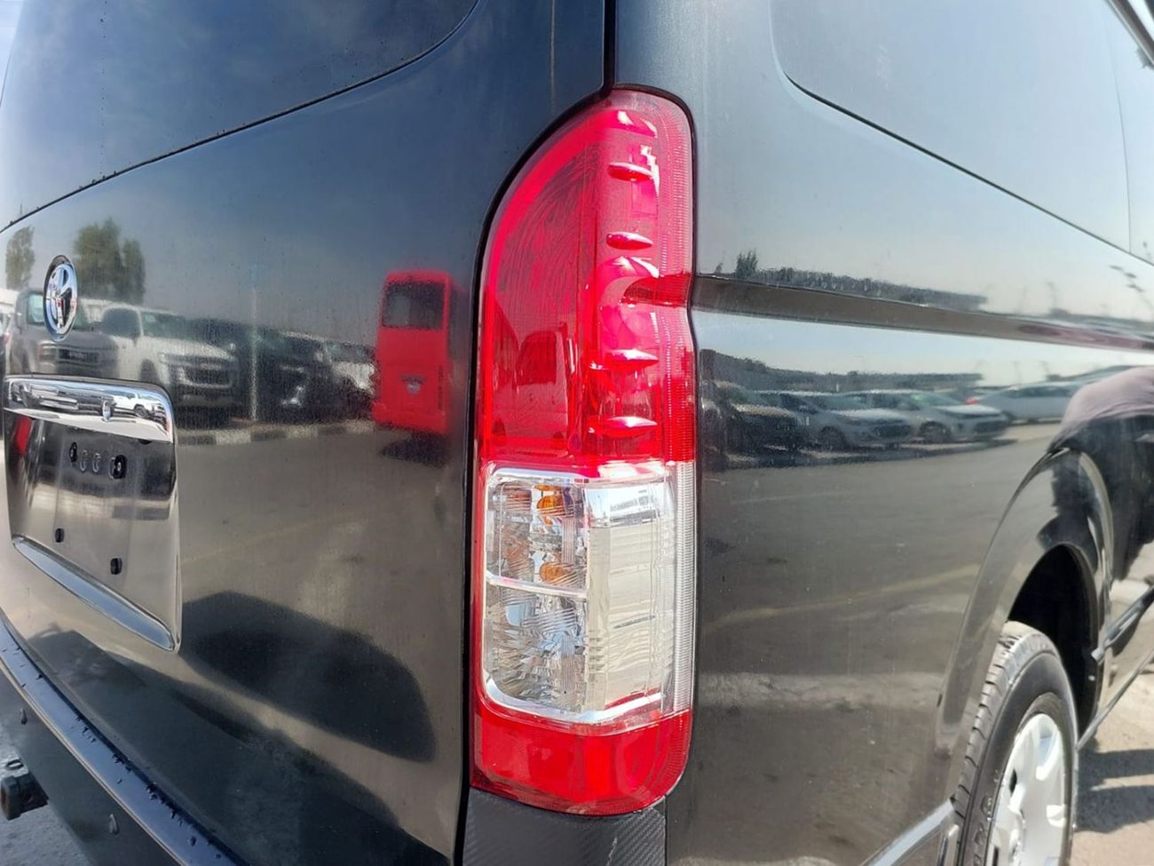 Toyota Hiace TOYOTA HIACE COMMUTER VAN RHD 2013 MODEL 2.7 L PETROL AUTOMATIC(PM17032)