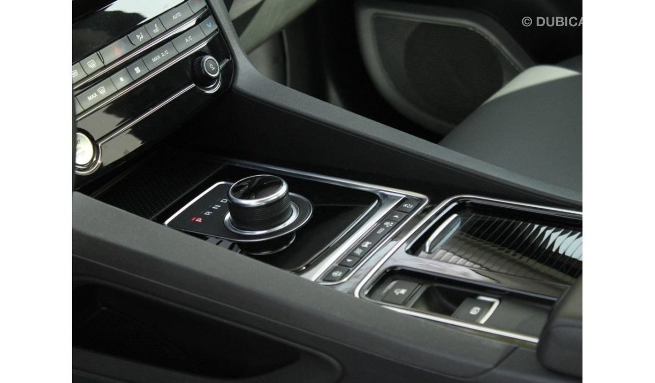 جاكوار F بيس SE