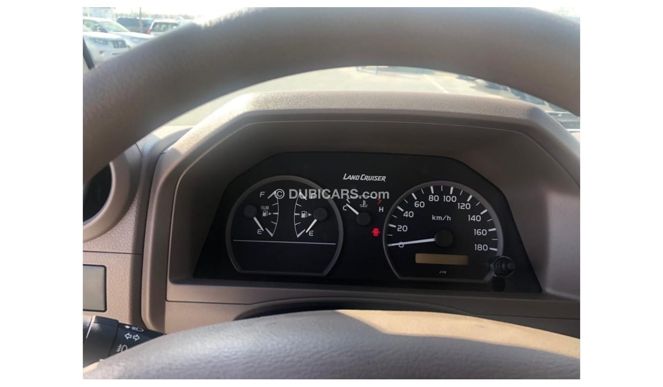 Toyota Land Cruiser 70 TOYOTA LAND CRUISER LC78 HARDTOP 4.2L WITH DIFF LOCK POWER WINDOWS DIESEL V6 MY 2023 BEIGE AND WHITE