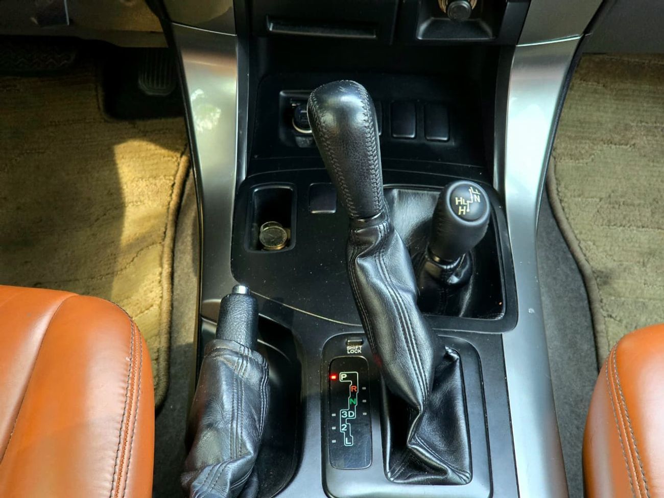 تويوتا برادو TOYOTA PRADO GX 2.7 SILVER INSIDE TAN