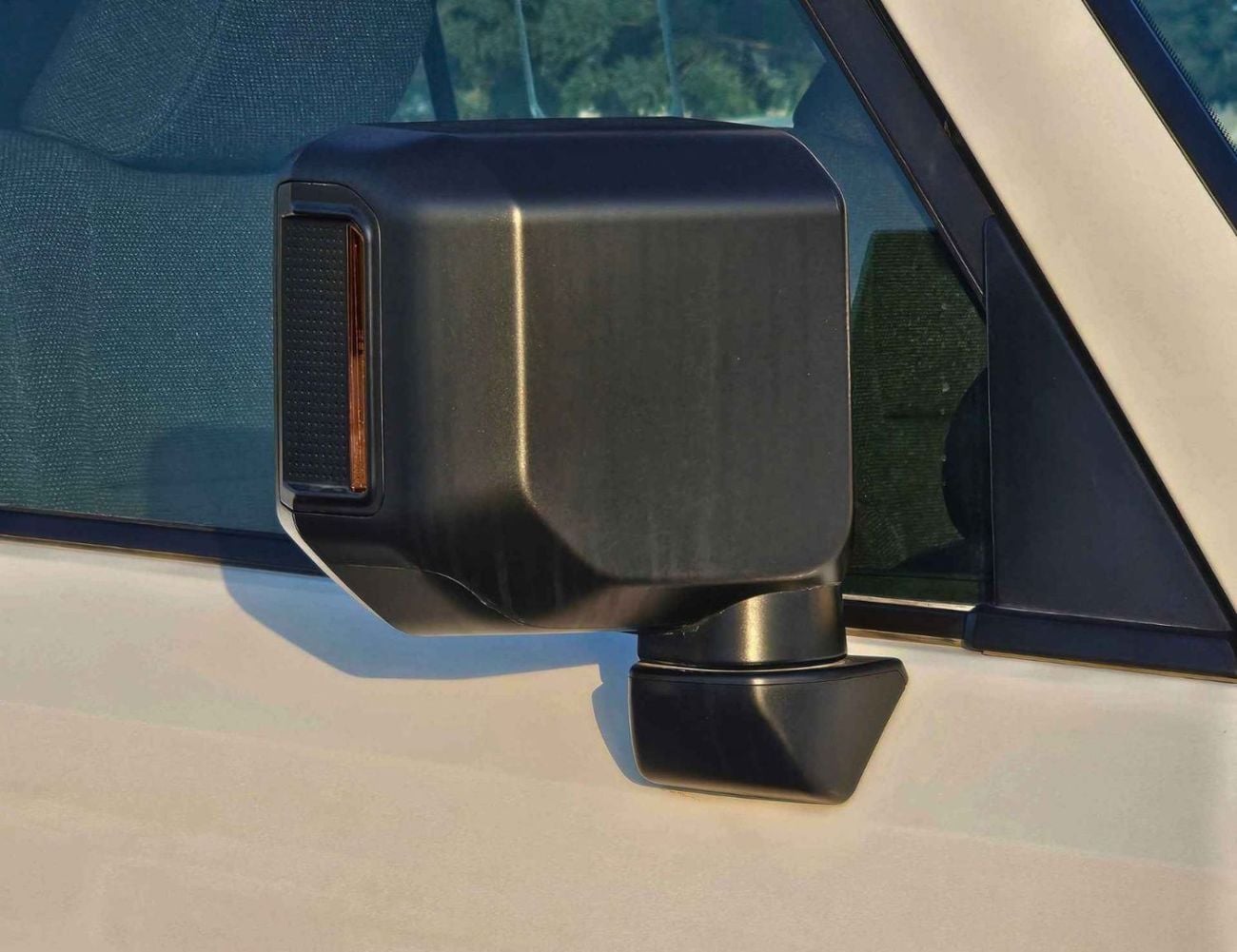 Toyota Prado TXR TOYOTA PRADO URBAN ROUND LIGHTS FABRIC SEATS SMALL DVD BASIC E OM PETROL AT 2.4L V4 4WD (CODE # P24U