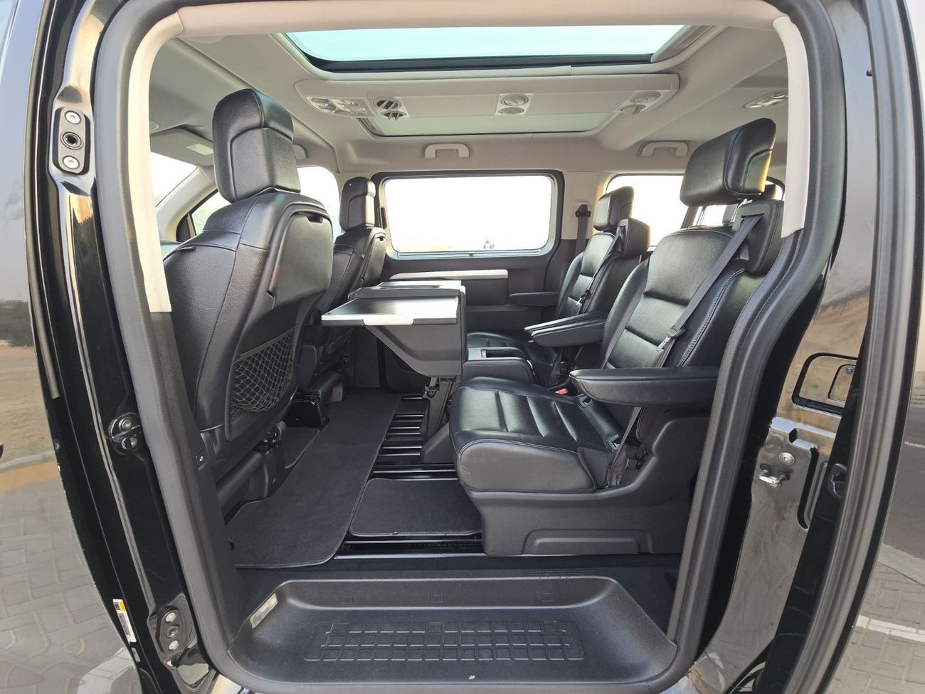 Peugeot Traveller PEUGEOT TRAVELLER VIP DIESEL 2020 2KEYS // FULL OPITION // ORGINAL PAINT