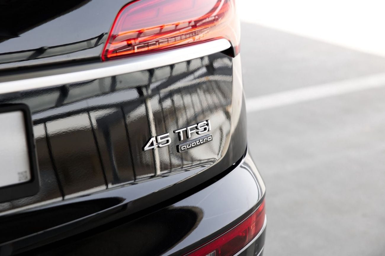 Audi Q5 45 TFSI Quattro Design 2.0L Audi Q5 2022 GCC specs