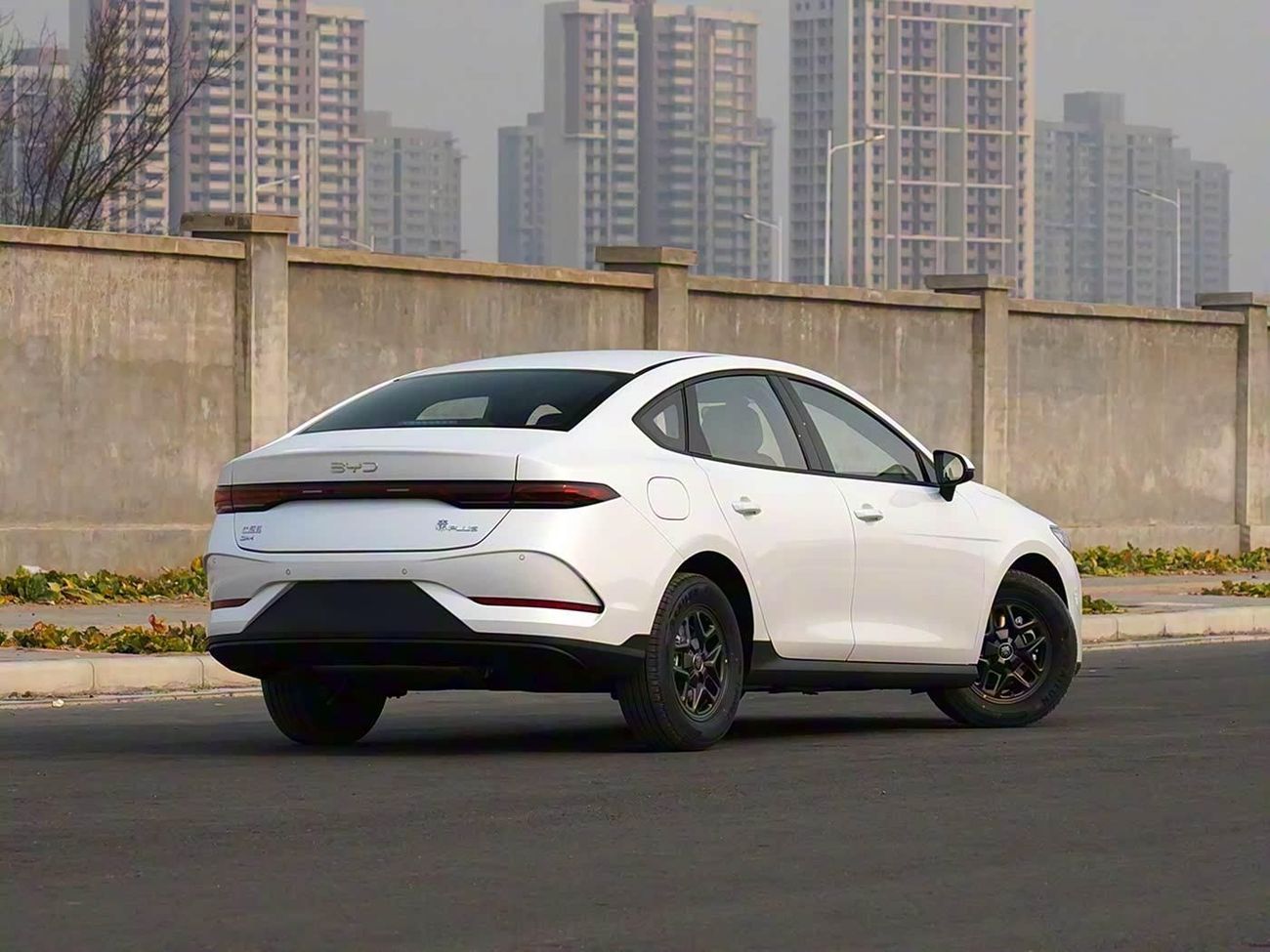 BYD QIN PLUS BYD QIN PLUS  DM - i 1.5L Plug-in Hybrid 55km Leading