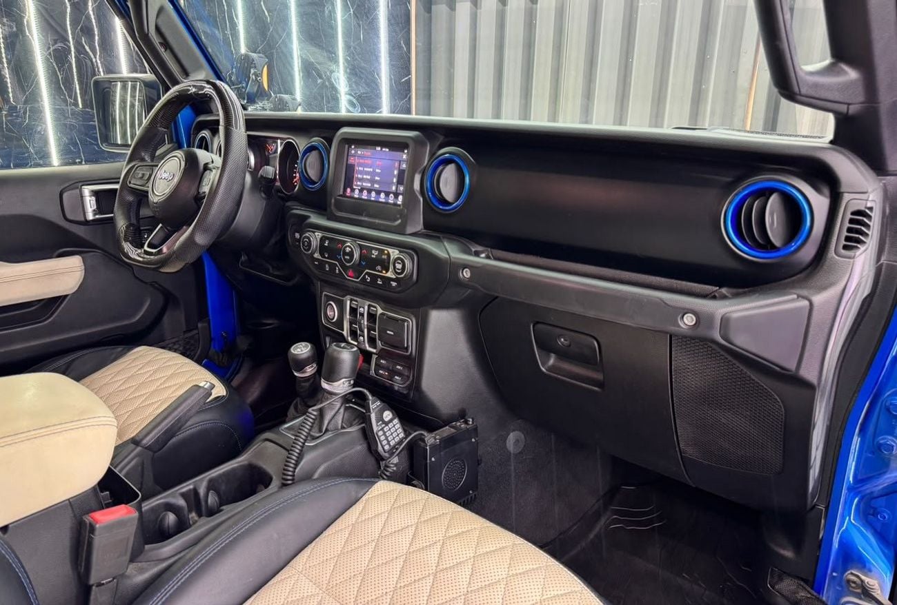 Jeep Gladiator SPORT 4x4 | Jeepers edition | GCC | Well Maintained