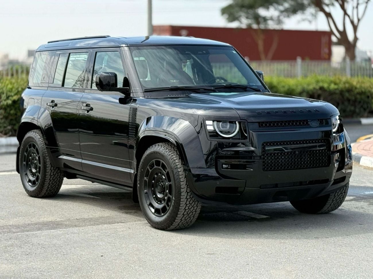 Land Rover Defender GCC SPEC UNDER WARRANTY AND SERVICE